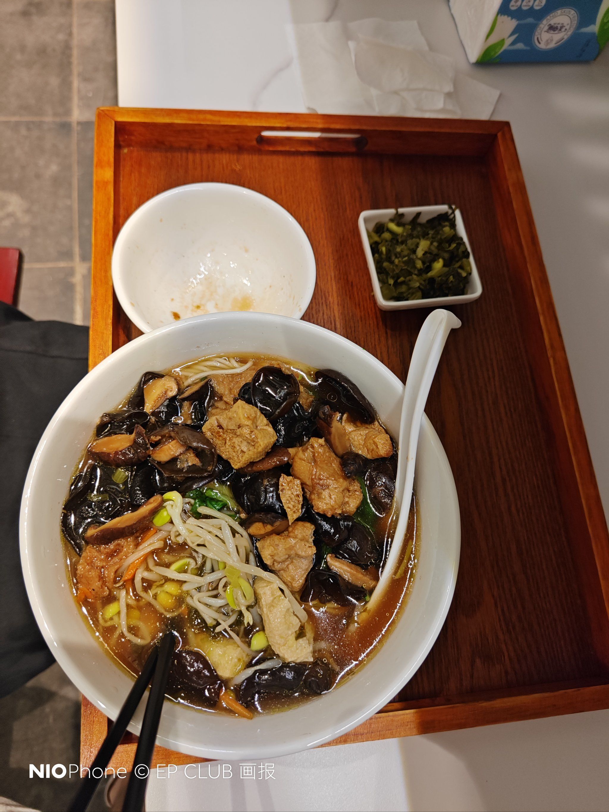 一早到天宁寺烧香还愿,正好肚子饿了,来吃个斋饭.