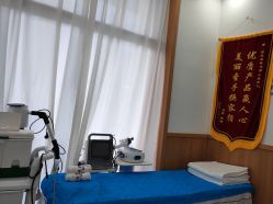 -靓芙泉专研痘痘肌