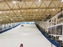 -乔波室内滑雪场