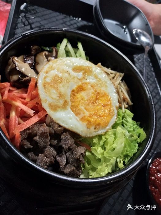 牛肉粒石锅拌饭