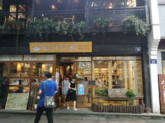 -猫的天空之城概念书店(杭州南宋御街店)