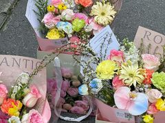 -何兮花店·气球派对鲜花店(马桥银春路万科城店)