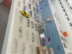 -一人多镜蔡司·依视路眼镜店(琉璃店)