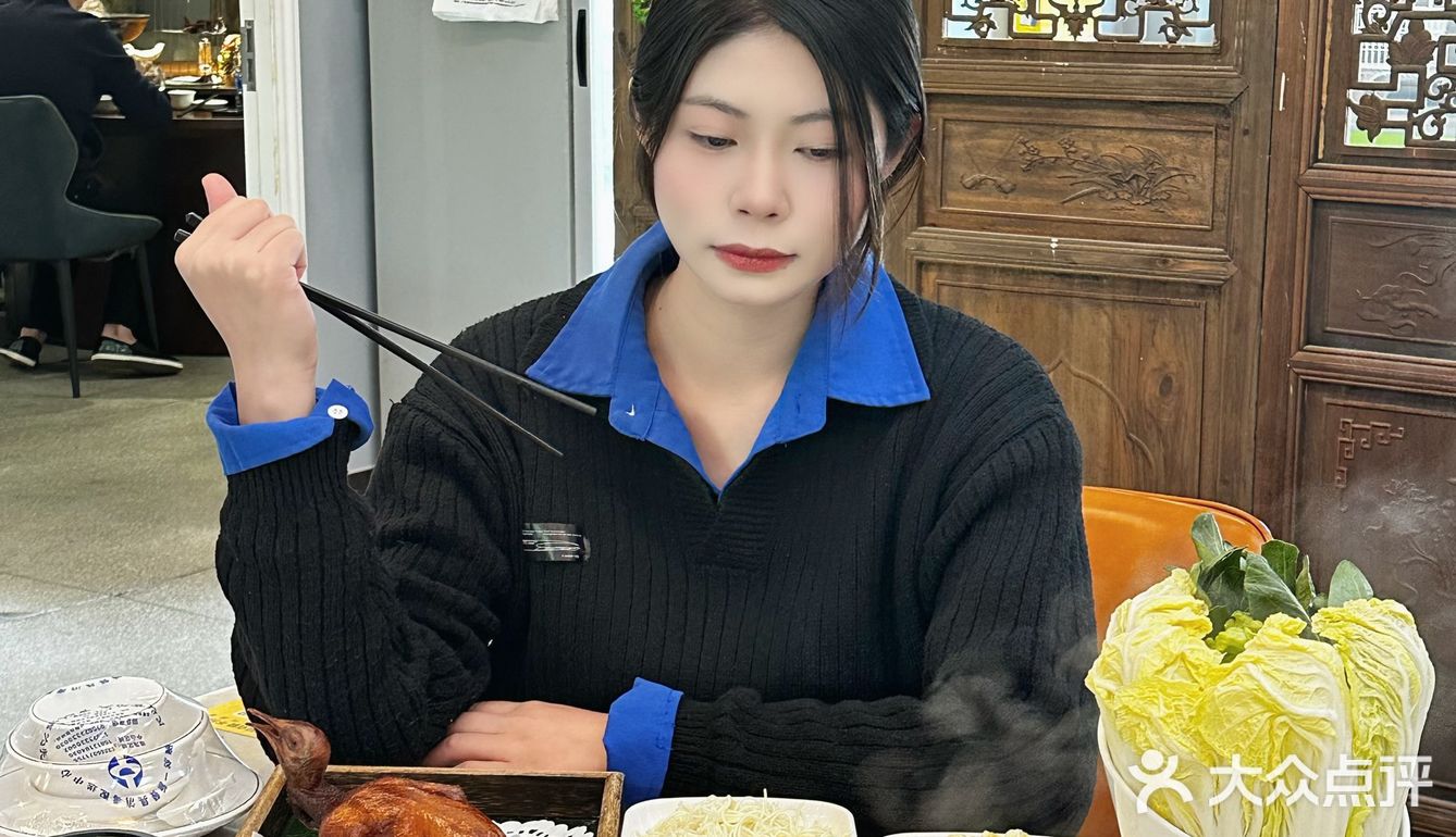 敲好吃的爆汁乳鸽｜配上热腾腾的鸽酱炆牛杂煲🍲