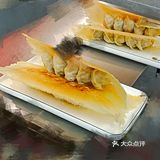 别人家锅贴都是开口，而他家锅贴的锅贴也是与众不同