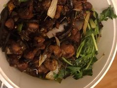 茶树菇香辣鸡煲-清真重庆巴爷香辣鸡煲(南小巷店)