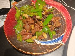 䜴油辣椒鸡枞菌炒猪面肉-粤·向群饭店(二沙岛店)