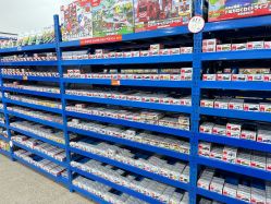 -逝水玩具折扣店