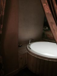 -蕾蕾美颜美容美体