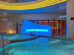 -涨巢·潮玩水疗局