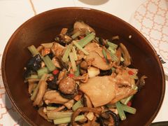 -阿瓦山寨·湘菜现炒·剁椒鱼头王(咸阳总店)