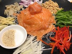 三文鱼齐齐捞起-香山家宴