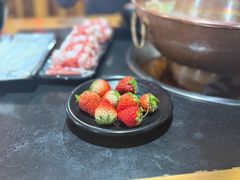 -果松木炭酸菜铜火锅·外婆参鸡汤