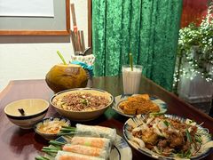 -Cuc Gach Quan Restaurant
