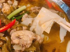 新派老坛酸菜鸡-靓蛙馆