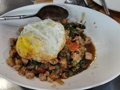 罗勒叶辣炒长豇豆鸡丁盖浇饭-simply thai天泰(长泰广场店)