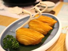 天鹅榴莲酥-一笼小幸运