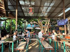 -Green Tree Rest. & Pub