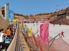 -采薇庄园四季滑雪场