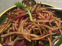干面条鱼拌圆葱-浩运·海鲜青岛菜·海胆水饺(石老人店)