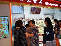 等位区-白玉兰食品甜凤店(合生汇店)