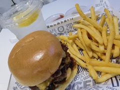 肉食霸王龙汉堡-TRIPS BURGER(大钟寺店)