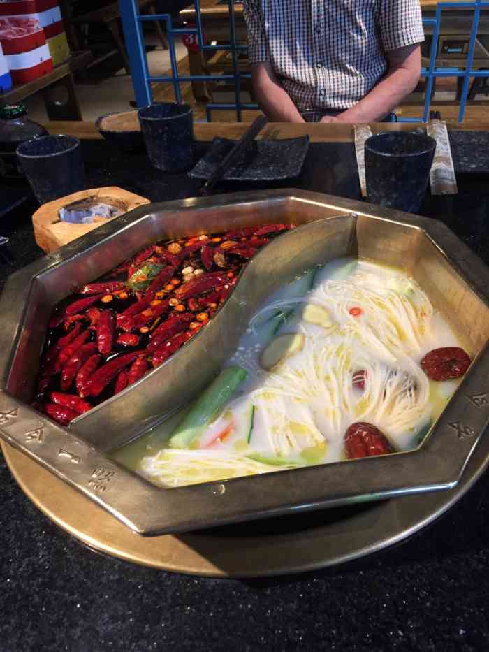 川奇火锅-"古朴的中式装修风格,特别有档次,时下国际.