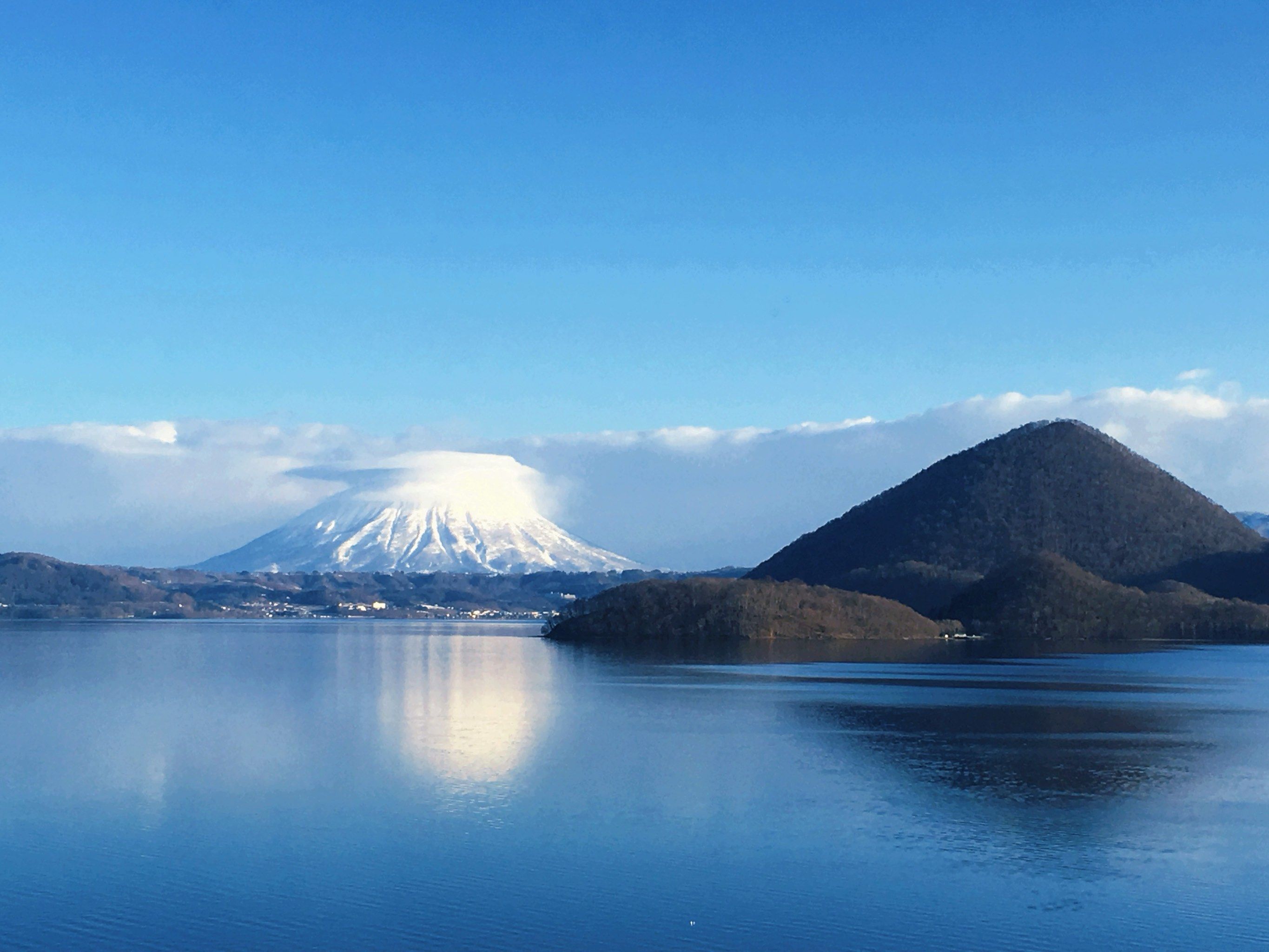 95洞爷湖位于北海道西南部,是因20世纪初火山爆发,而形成的湖泊.