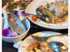 -Chom Cafe and Restaurant