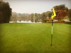 -东方双鹰高尔夫俱乐部-西北1门地上停车场