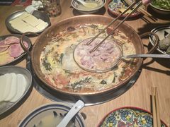 -洱火云南酸菜牛肉火锅(石景山当代商城店)