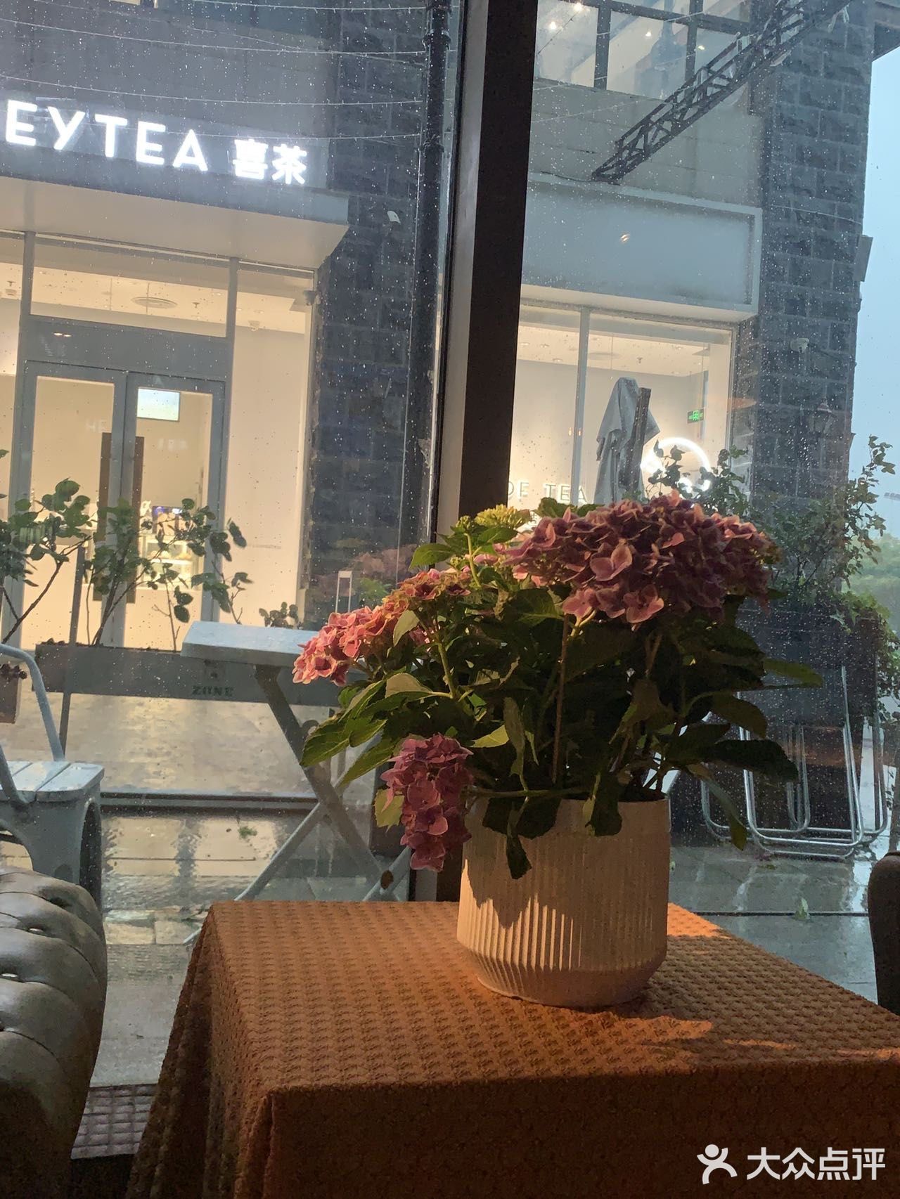 无意间发现的这家高颜值的餐厅就被吸引过来了