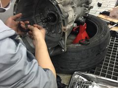 波箱漏油-宝捷星宝马·奔驰·保时捷专修·特斯拉钣喷中心(宝安店)