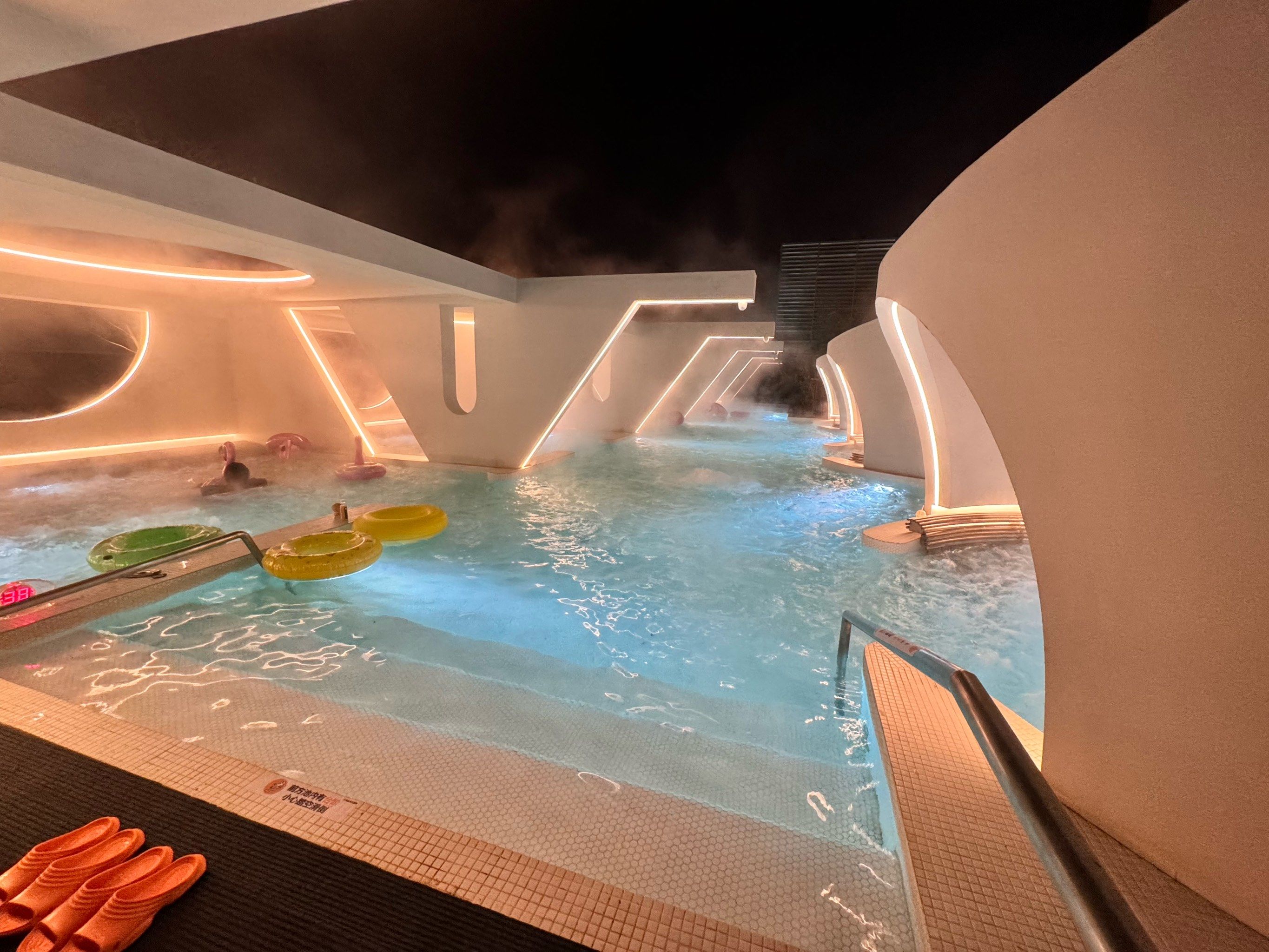 环境很好,吃的不错,服务周到!