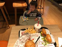 -The Habit Burger Grill 哈比特汉堡(复兴soho店)