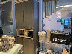 自助取餐区-瑞幸咖啡(UPARK悦邻荟店)