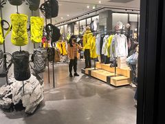 -ARC'TERYX始祖鸟(北京王府中环店)