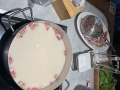 -尚尚仙·酸汤猪手·猪肚鸡火锅(华联万柳购物中心店)