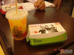橙汁和板烧鸡腿堡-麦当劳