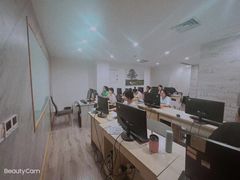 -金夫人化妆摄影职业培训学校