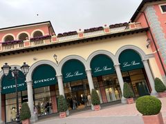 -塞拉瓦莱名品奥特莱斯