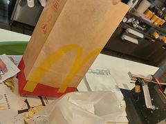 -麦当劳(上海虹桥站30B检票口楼上)