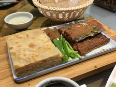 烙饼卷带鱼-局气 烤鸭·北京菜(光华路店)