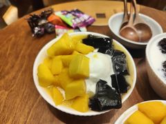 雪山白雪凉粉-小团圆糖水铺(襄阳南路店)
