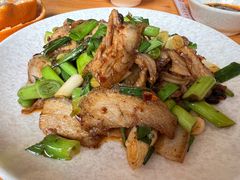 蒜苗回锅肉-茅屋大酒店