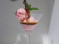 草莓阿芙佳朵-游心咖啡(青山滨江店)