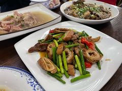 蒜苗炒大肠-胖子饭店(兴学弄店)