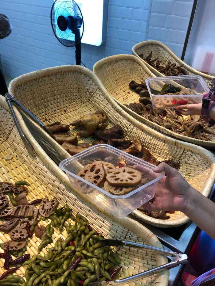 卤大妈(龙华地铁站店)-"在大众点评上秒杀了.就在龙华地铁站旁边小.