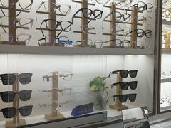 -翰佐蔡司小乐圆·依视路星趣控·暴龙眼镜折扣店