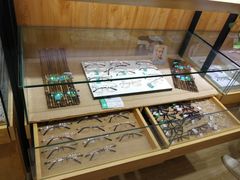 -提一眼镜·蔡司·依视路(小寨店)